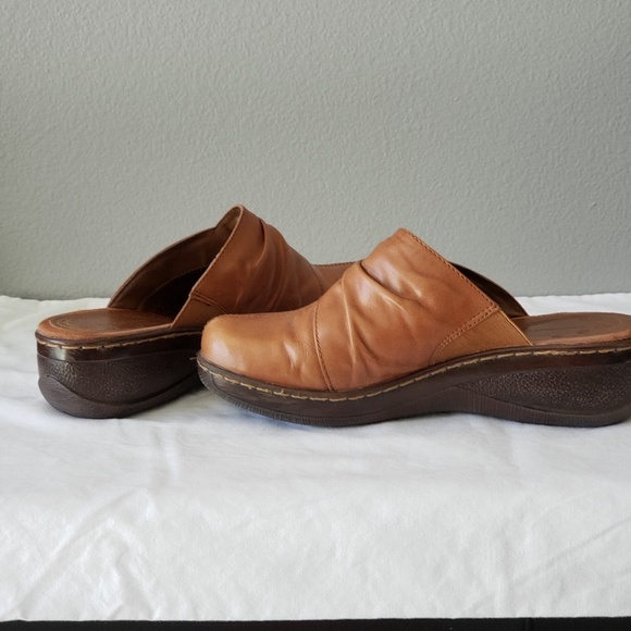 ⚡️HP⚡️Trendsetter Brown Leather Clogs - Picture 3 of 7